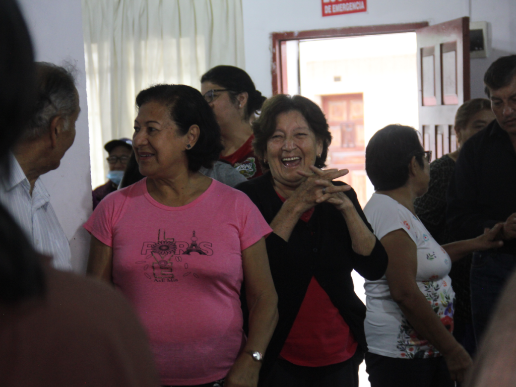 1200X900 ABUELITAS FELICES
